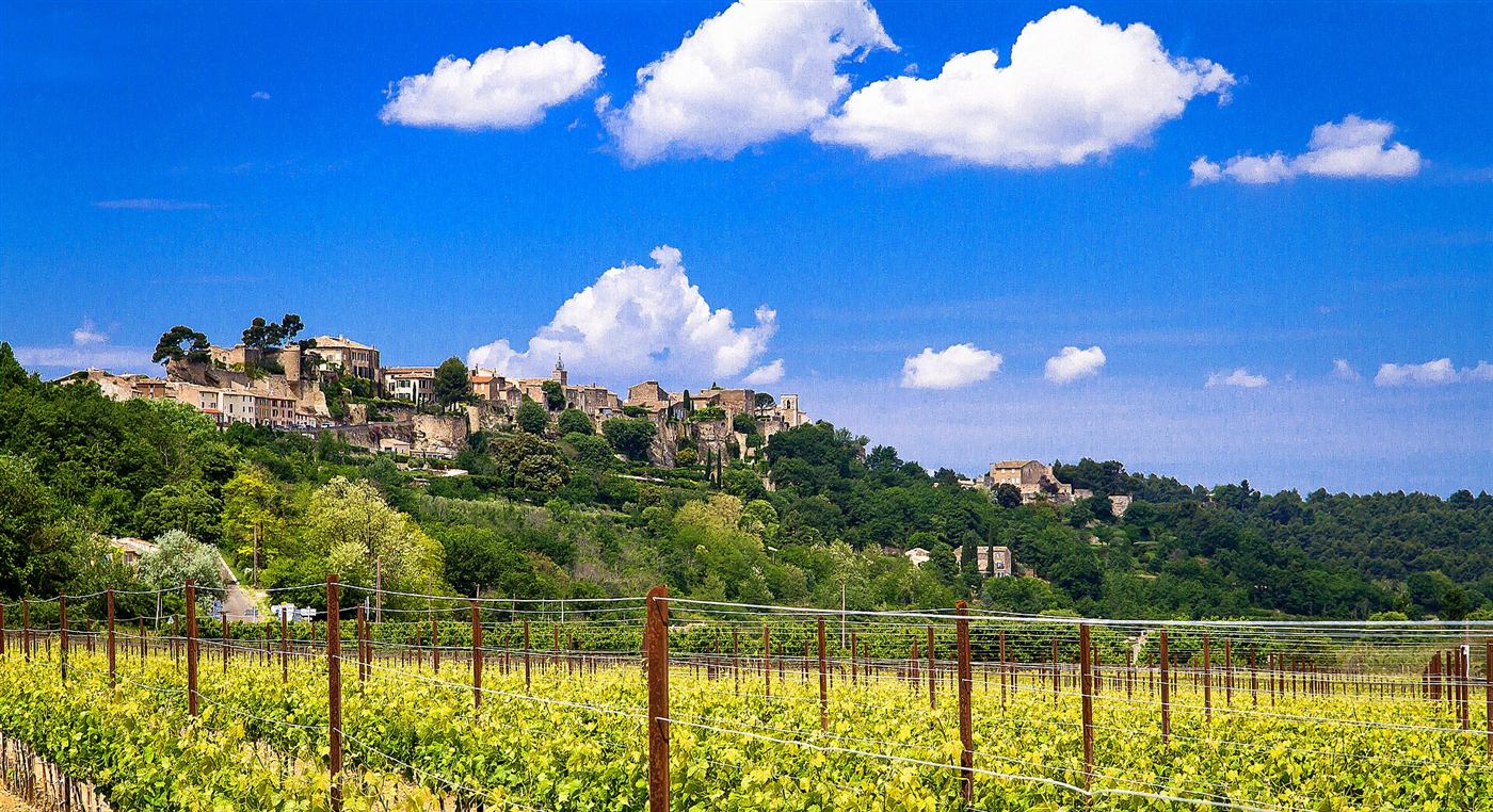Vue g&eacute;n&eacute;rale du village de M&eacute;nerbes et ses maisons en pierre, Luberon