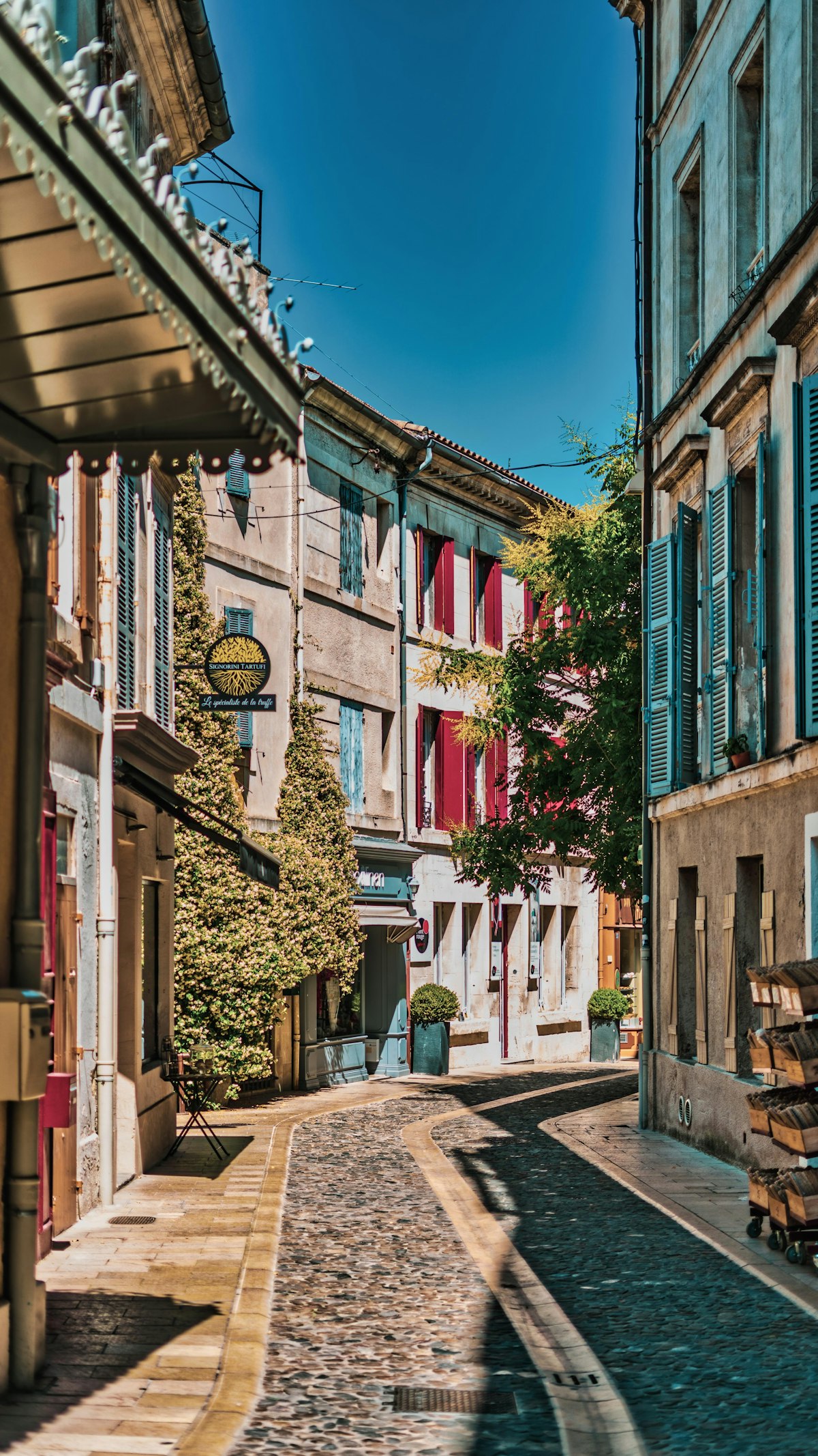 B&acirc;tisses proven&ccedil;ales ensoleill&eacute;es, art de vivre dans le Luberon